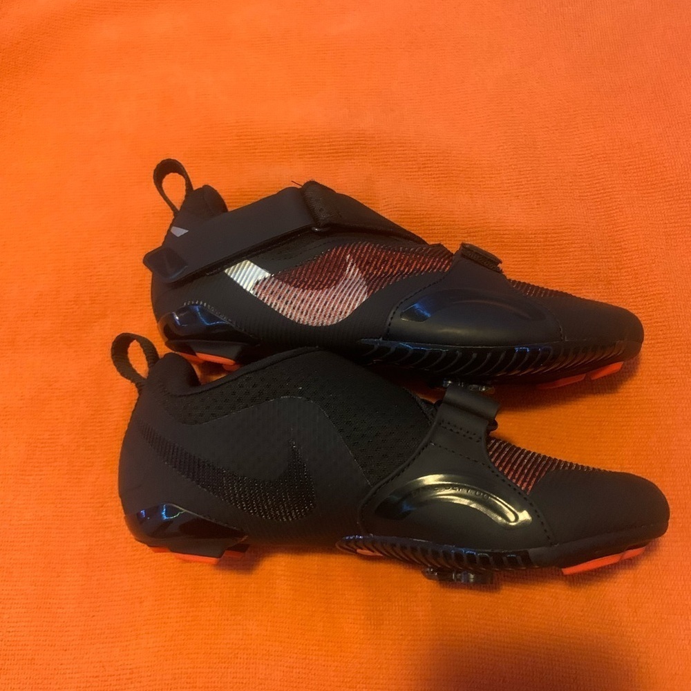 Nike SuperRep Cycle
Black Hyper Crimson - Picture 5 of 5